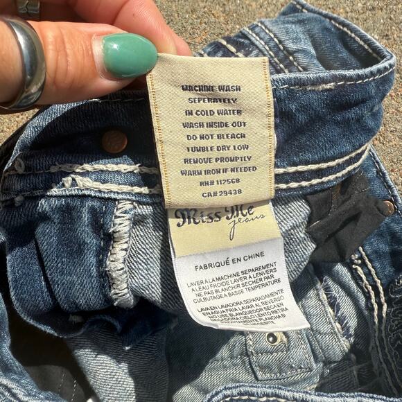 Miss Me Capri Jeans Distressed Pocket Peekaboo Bling Size 29 - Picture 6 of 9